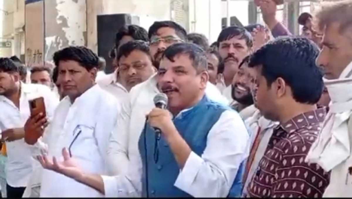 किसान आंदोलन को मिल रहा है पॉलिटिकल पार्टियों का सपोर्ट, आप के संजय सिंह ने कहा - भाजपा वाले मुसलमान हिंदू के जाल में फंसा लेते हैं